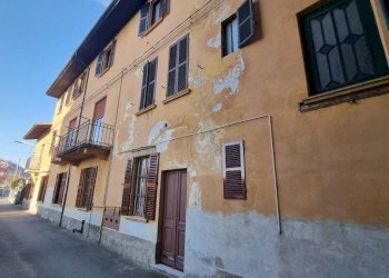 Facciata - Appartamento corso Giuseppe Garibaldi, 108, Gattinara - foto 3