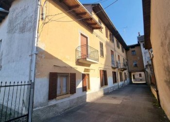 Facciata - Appartamento corso Giuseppe Garibaldi, 108, Gattinara - foto 4