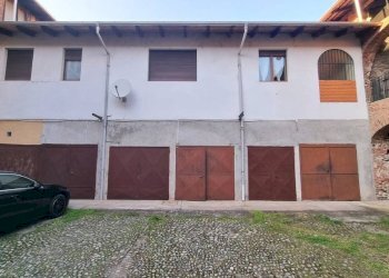 Facciata - Appartamento corso Giuseppe Garibaldi, 108, Gattinara - foto 9
