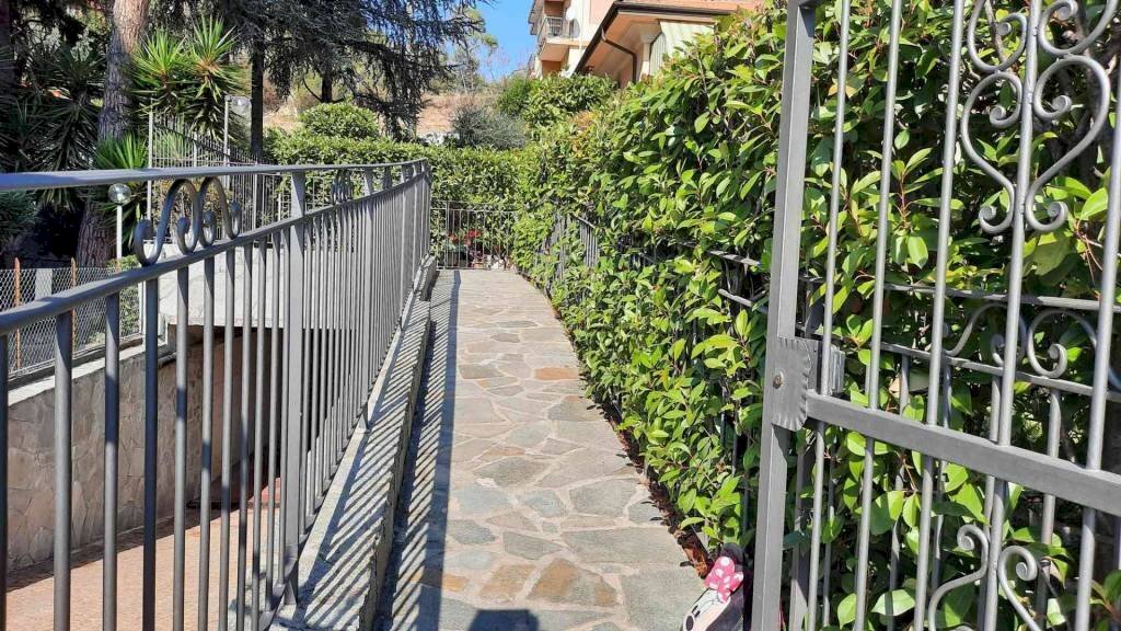 Giardino - Appartamento via Louis Pasteur, 239, Bordighera - foto 2