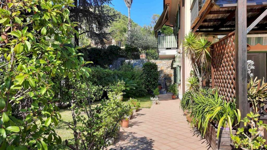 Giardino - Appartamento via Louis Pasteur, 239, Bordighera - foto 3