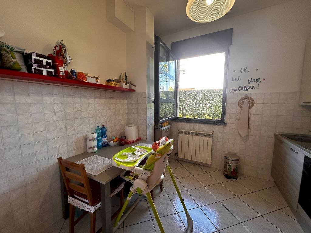 Cucina - Bilocale via Antonio Gramsci, 101, Cardano al Campo - foto 2