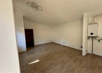 Stanza non arredata - Three-room apartment via Italia, 15a, Carnago - photo 5