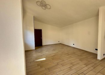 Camera da letto - Three-room apartment via Italia, 15a, Carnago - photo 8