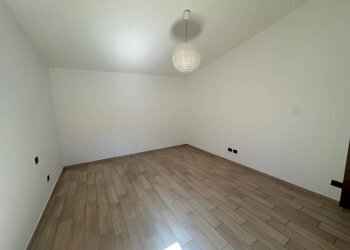Camera da letto - Three-room apartment via Italia, 15a, Carnago - photo 13