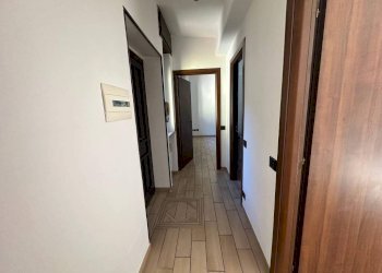 Corridoio - Three-room apartment via Italia, 15a, Carnago - photo 19