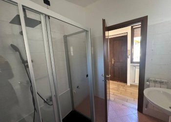 Bagno - Three-room apartment via Italia, 15a, Carnago - photo 22