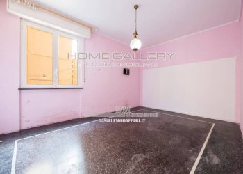 Camera da letto - Appartamento piazza Stanislao Solari, Genova (zona Marassi) - foto 12