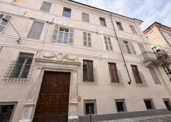 Facciata - Quadrilocale via Conte di Carmagnola, 24, Carmagnola - foto 2