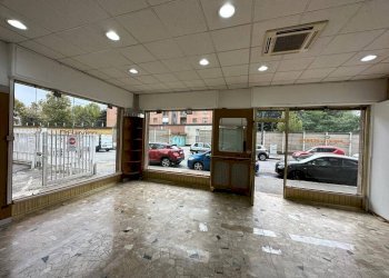 Interno non residenziale - Negozio via Luca della Robbia, 10, Torino (zona Pozzo Strada) - foto 4