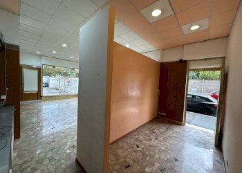 Interno non residenziale - Negozio via Luca della Robbia, 10, Torino (zona Pozzo Strada) - foto 9