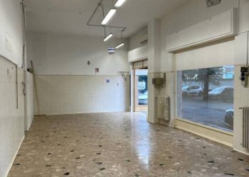 Interno non residenziale - Negozio via Luca della Robbia, 10, Torino (zona Pozzo Strada) - foto 10