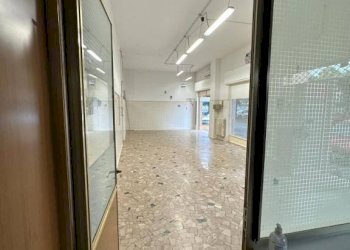 Interno non residenziale - Negozio via Luca della Robbia, 10, Torino (zona Pozzo Strada) - foto 11