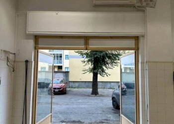 Interno non residenziale - Negozio via Luca della Robbia, 10, Torino (zona Pozzo Strada) - foto 16