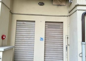 Facciata - Negozio via Luca della Robbia, 10, Torino (zona Pozzo Strada) - foto 17