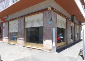 Facciata - Shop via Luca della Robbia, 10, Torino (neighborhood Pozzo Strada) - photo 4