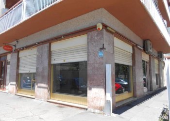 Facciata - Shop via Luca della Robbia, 10, Torino (neighborhood Pozzo Strada) - photo 5