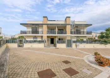 Facciata - Trilocale viale Tito Livio, 25, Anzio - foto 42