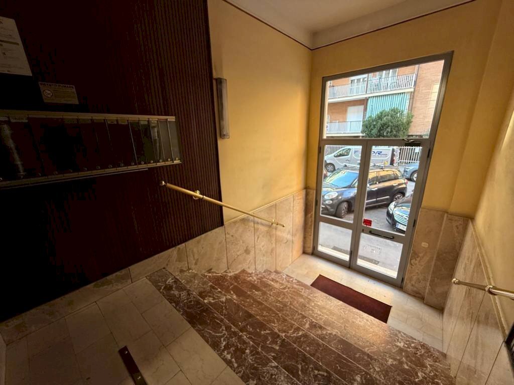 Interno palazzo - Three-room apartment corso Orbassano, 224/5, Torino (neighborhood Santa Rita) - photo 2