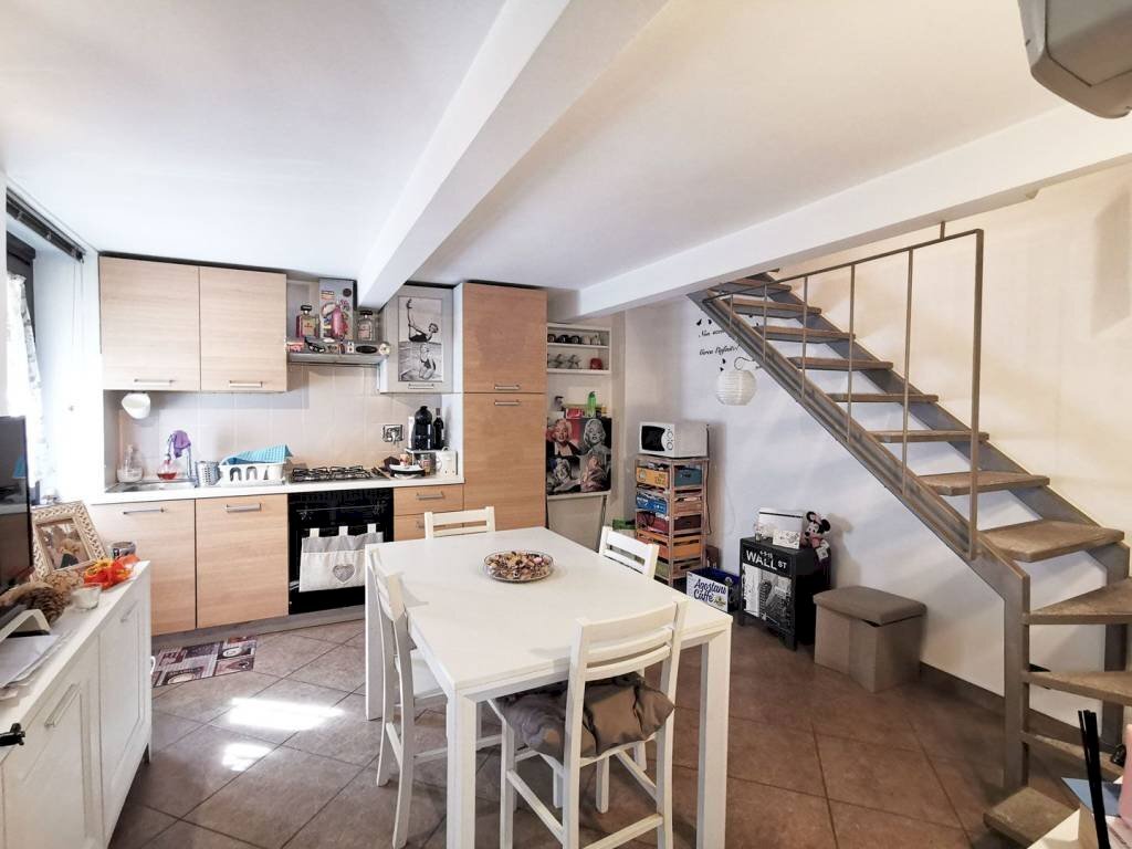 Soggiorno - Bilocale via Valentino Carrera, 3, Torino (zona Parella) - foto 1