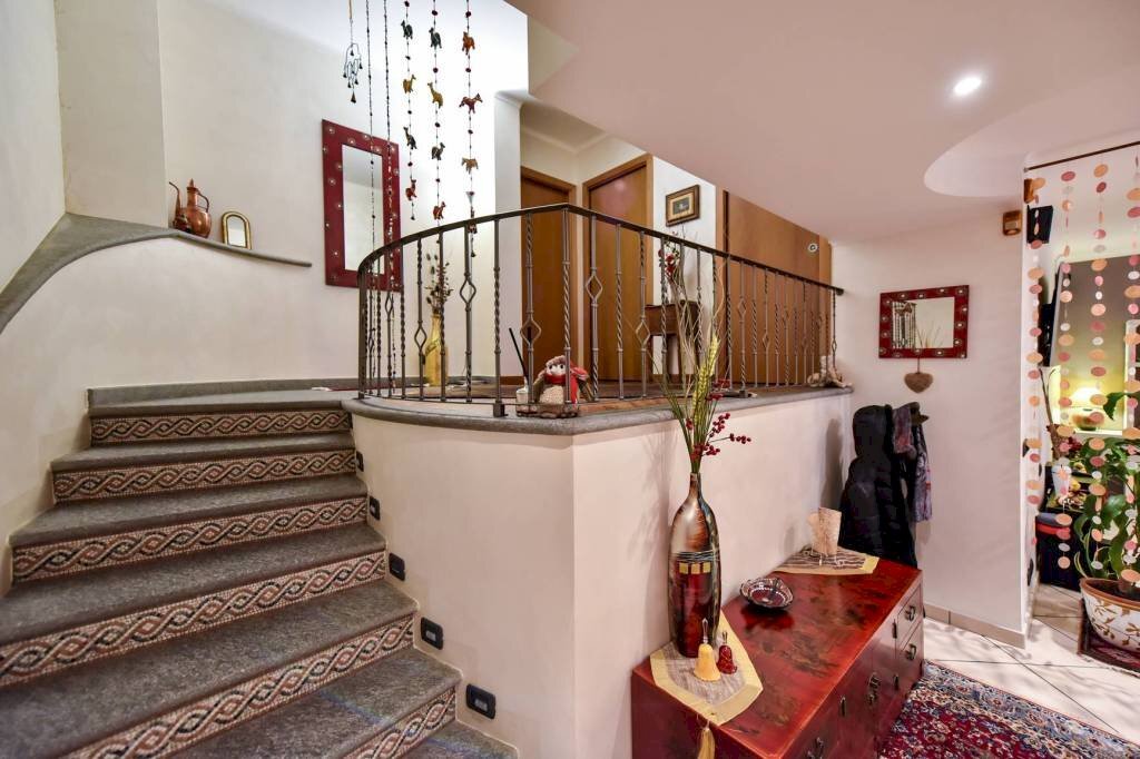 Scala - Quadrilocale via Cesare Pavese, 36, Venaria Reale - foto 2