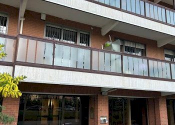 Facciata - Three-room apartment via Cimabue, 8, Torino (neighborhood Mirafiori Nord) - photo 2