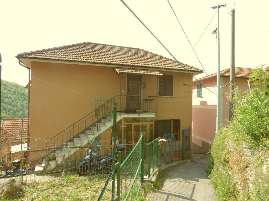 Facciata - Trilocale salita Gave, 31, Genova (zona Struppa) - foto 2