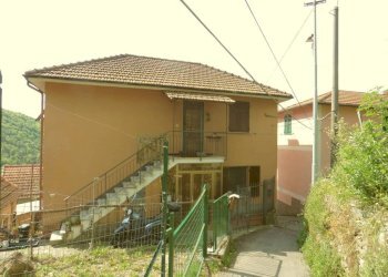 Facciata - Trilocale salita Gave, 31, Genova (zona Struppa) - foto 2