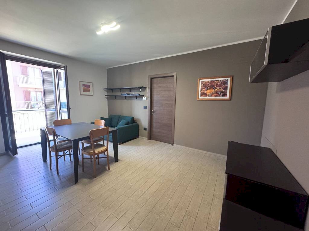 Salone - Appartamento via Luigi Gavuzzi, Carmagnola - foto 2