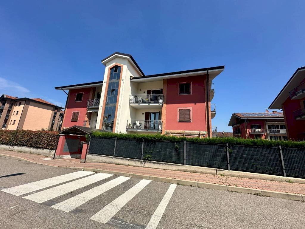 Facciata - Appartamento via Luigi Gavuzzi, Carmagnola - foto 3