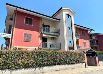 Facciata - Appartamento via Luigi Gavuzzi, Carmagnola - foto 1