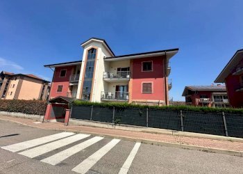 Facciata - Appartamento via Luigi Gavuzzi, Carmagnola - foto 3