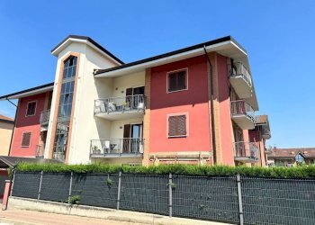 Facciata - Appartamento via Luigi Gavuzzi, Carmagnola - foto 4