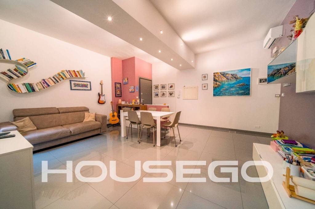 Salone - Appartamento via Leonardo Montaldo, 22, Genova (zona Marassi) - foto 3