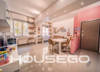 Salone - Appartamento via Leonardo Montaldo, 22, Genova (zona Marassi) - foto 1