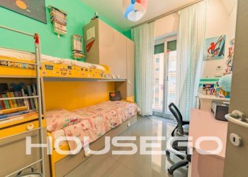 Camera da letto - Appartamento via Leonardo Montaldo, 22, Genova (zona Marassi) - foto 5