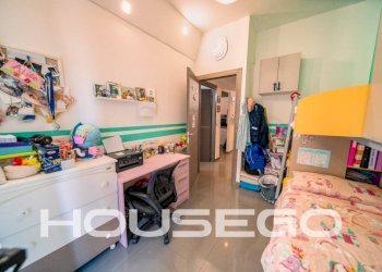 Camera da letto - Appartamento via Leonardo Montaldo, 22, Genova (zona Marassi) - foto 6