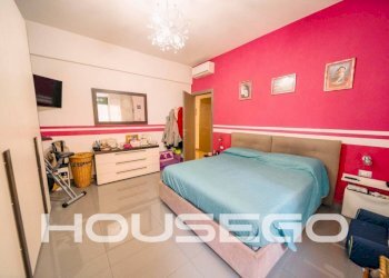 Camera da letto - Appartamento via Leonardo Montaldo, 22, Genova (zona Marassi) - foto 7