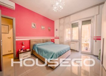 Camera da letto - Appartamento via Leonardo Montaldo, 22, Genova (zona Marassi) - foto 8