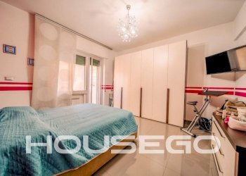 Camera da letto - Appartamento via Leonardo Montaldo, 22, Genova (zona Marassi) - foto 9