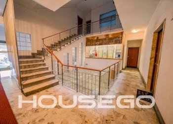 Interno palazzo - Two-room apartment via Leonardo Montaldo, 22, Genova (neighborhood Marassi) - photo 17