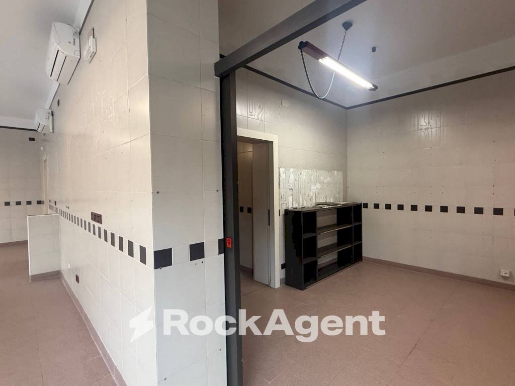 Interno non residenziale - Shop via Cremonese, Parma - photo 2