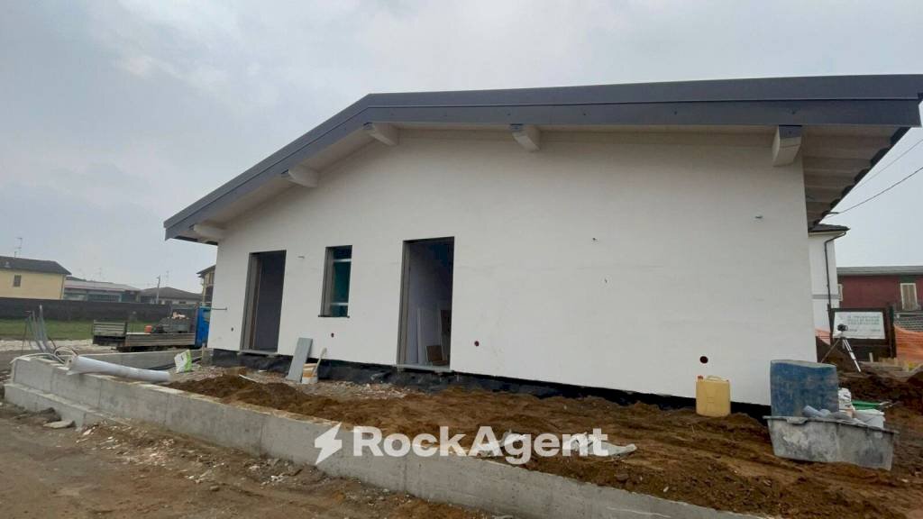 Facciata - Villa via Tramia, Garlasco - foto 1