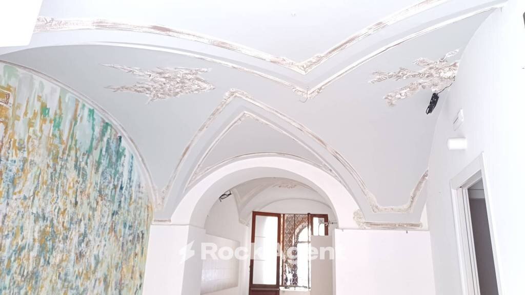 Interno palazzo - Shop via Gisira, 54, Catania - photo 3