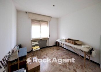 Camera da letto - Trilocale via Avosso, 60, Casella - foto 10