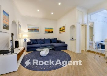 Salone - Two-room apartment via del Parco Margherita, Napoli (neighborhood Chiaia) - photo 13