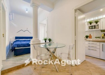 Disimpegno - Two-room apartment via del Parco Margherita, Napoli (neighborhood Chiaia) - photo 14