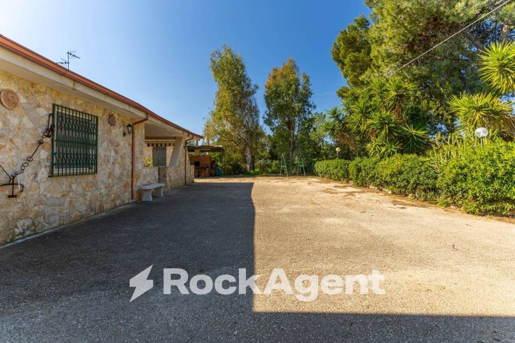 Cortile interno - Villa strada Provinciale 107, Giovinazzo - foto 1