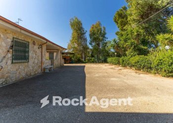 Cortile interno - Villa strada Provinciale 107, Giovinazzo - foto 1