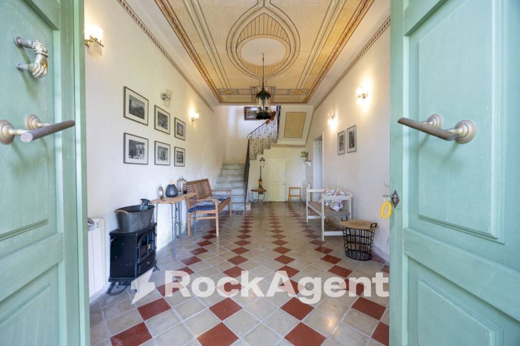 Corridoio - Casa indipendente via Martiri di Belfiore, 25, Fivizzano - foto 3